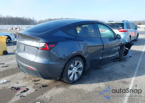 2021 Tesla Model Y Long Range Dual Motor All-Wheel Drive z USA, uszkodzony, nr VIN 5YJYGDEE2MF253385